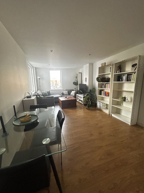Flat Perry Vale in Greater London