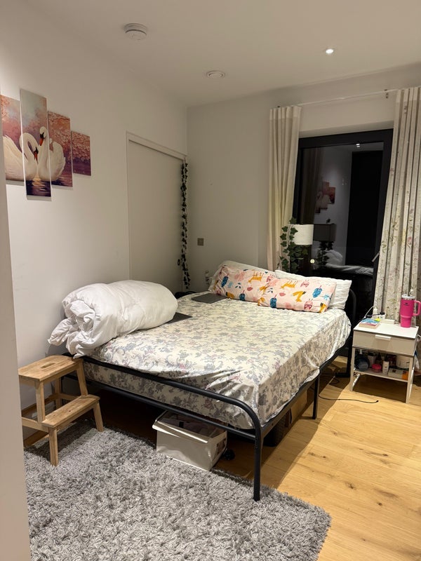 Room Lyell Street in Greater London