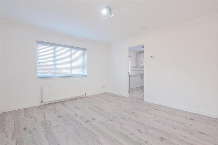 Flat Angus Avenue in Hamilton