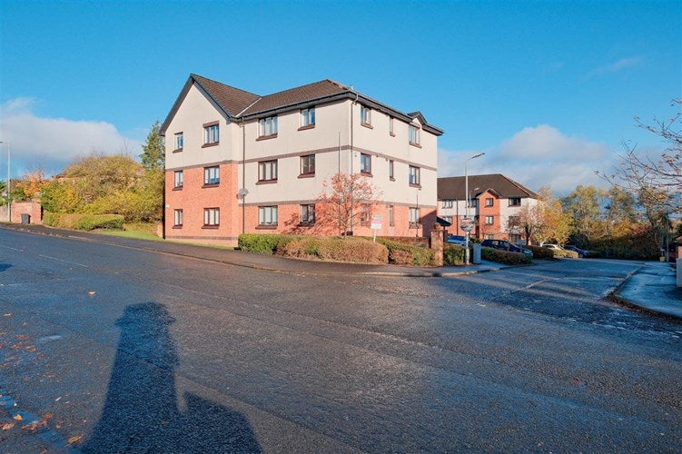 Flat Angus Avenue in Hamilton