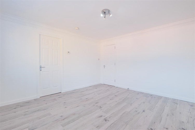 Flat Angus Avenue in Hamilton