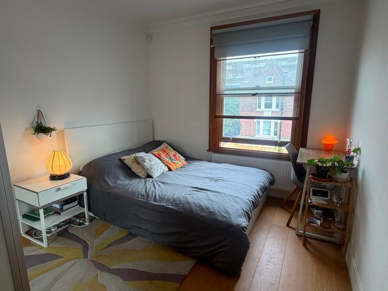 Room Wallis Mews in Greater London