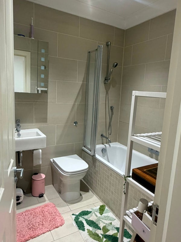 Room Wallis Mews in Greater London
