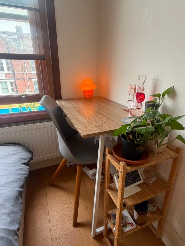 Room Wallis Mews in Greater London