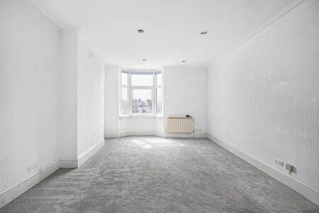 Flat Coombe Road in Greater London