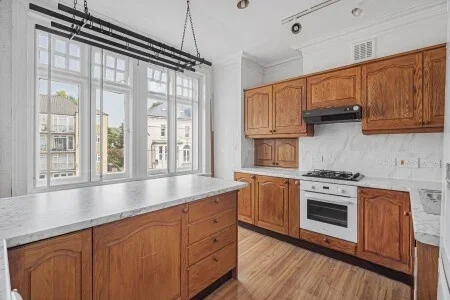 Flat Coombe Road in Greater London
