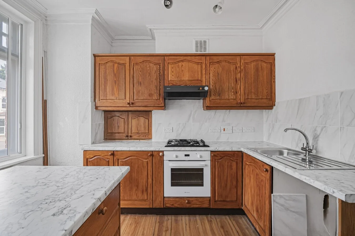 Flat Coombe Road in Greater London