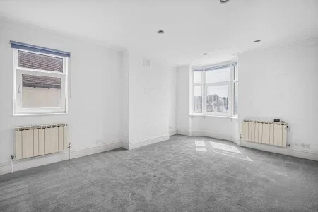 Flat Coombe Road in Greater London