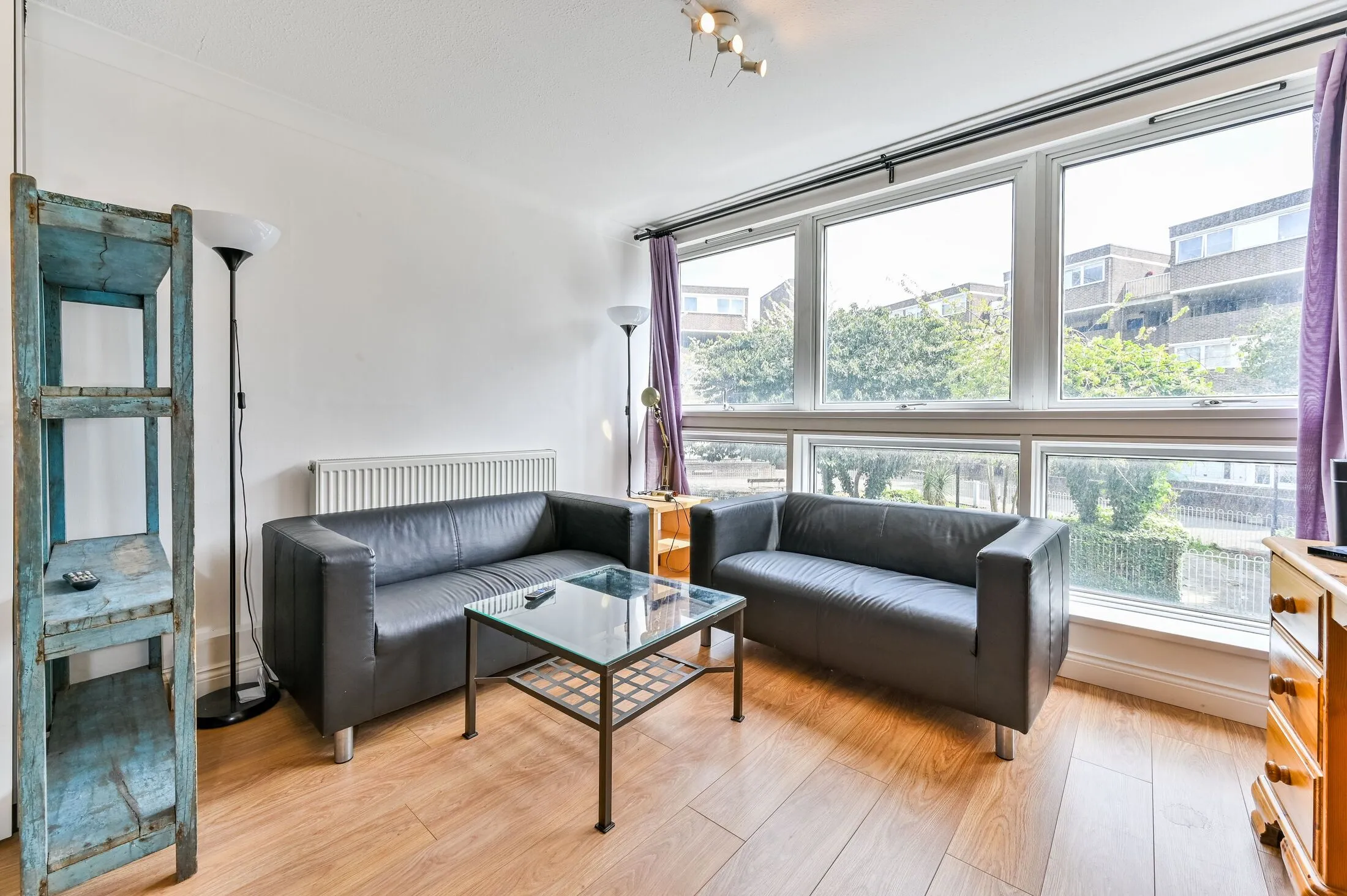 Flat Cyrus Street in Greater London