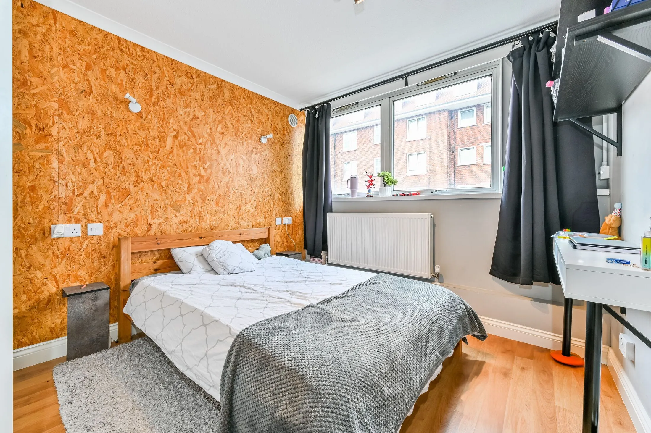 Flat Cyrus Street in Greater London