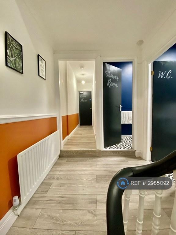 Room Hanover Street in Swansea