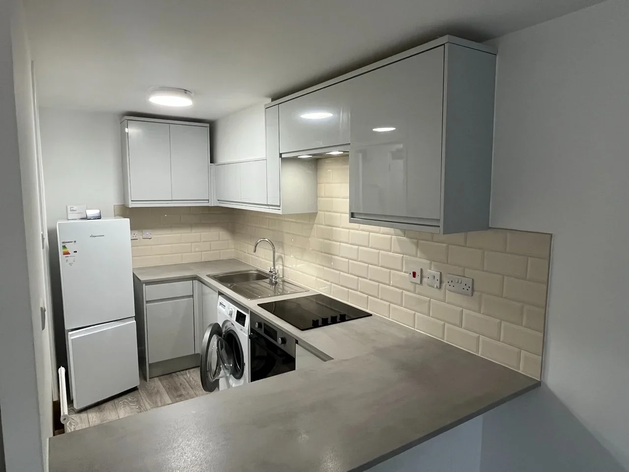 Flat Whitehall Road in Greater London
