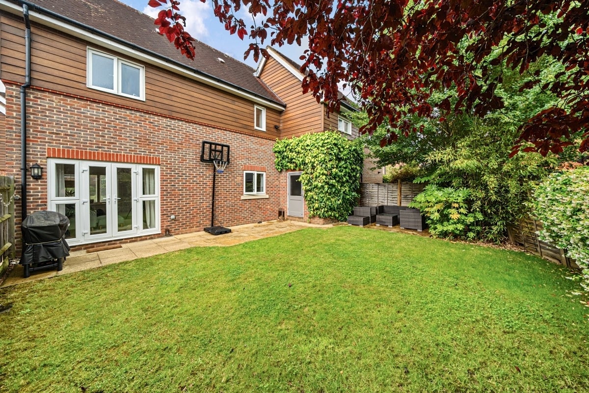 House Mulberry Way in Mole Valley