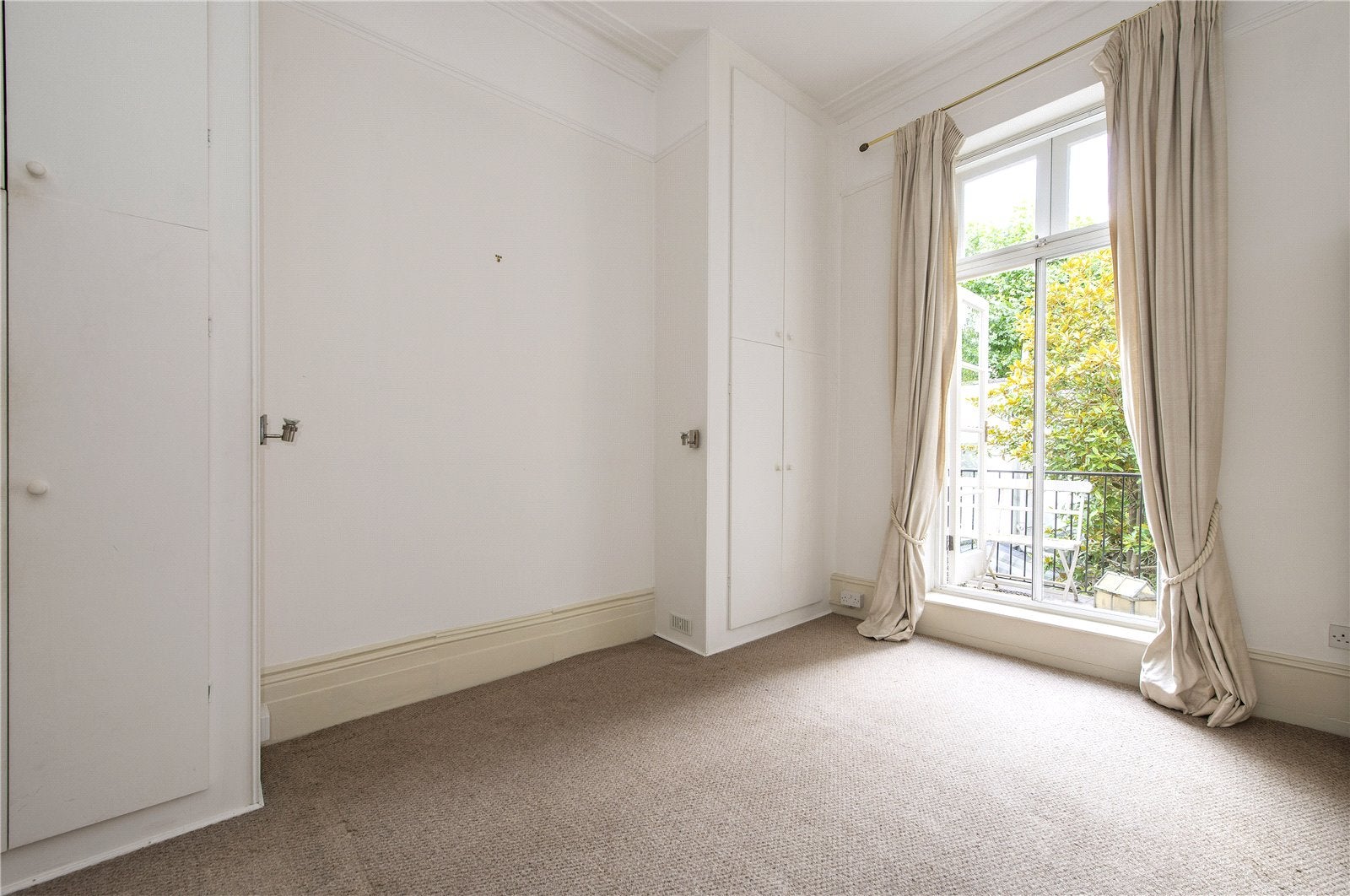 Flat Cromwell Crescent in Greater London