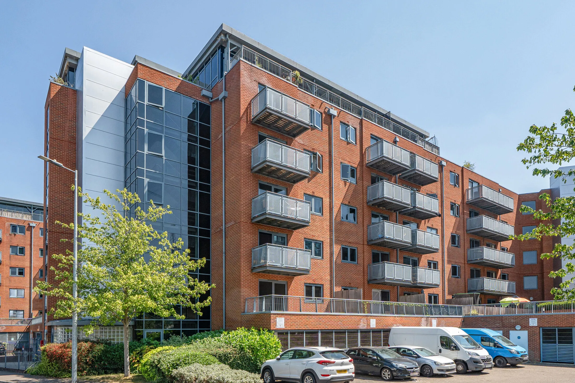 Flat Chapter Way in Greater London