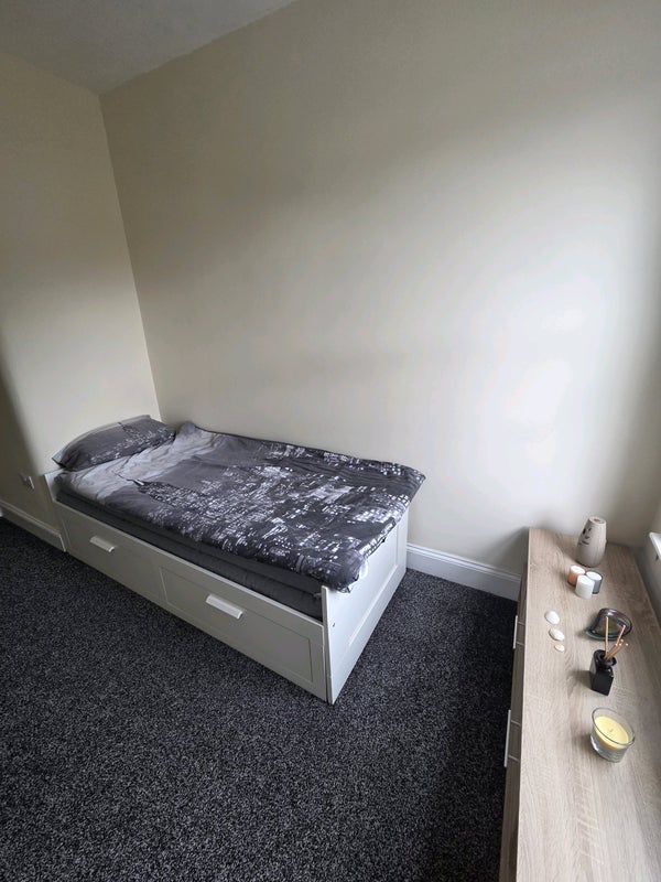 Room Leigh Road in Wigan