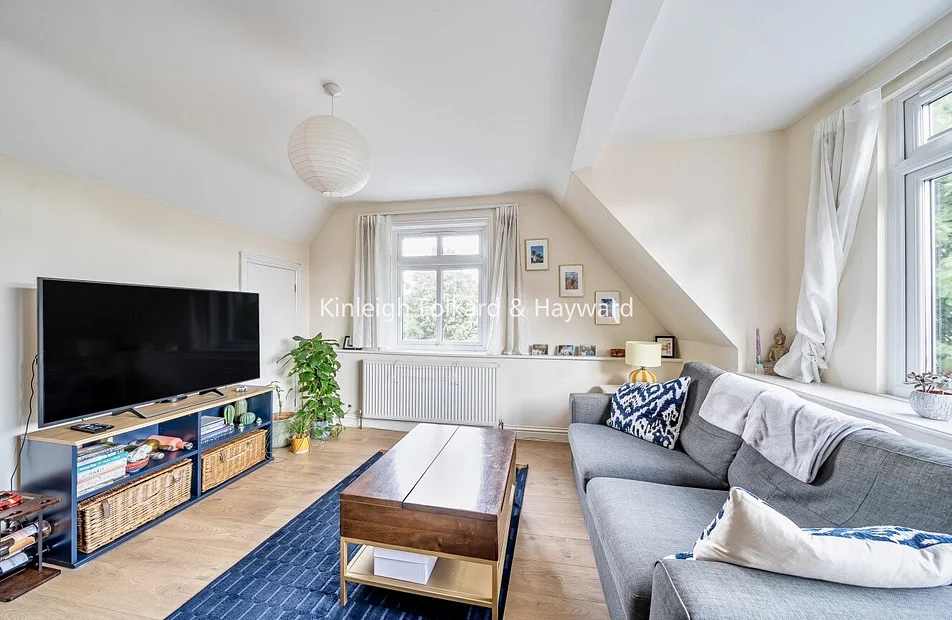 Flat Bromley Grove in Greater London