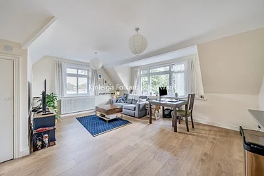 Flat Bromley Grove in Greater London