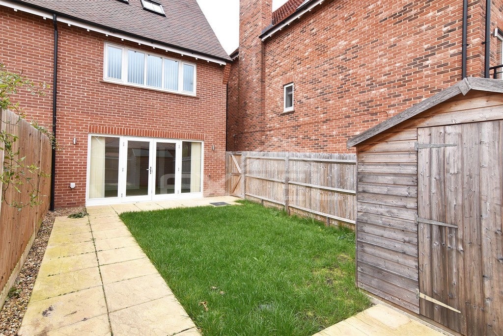 Flat Mountfield Road in Greater London