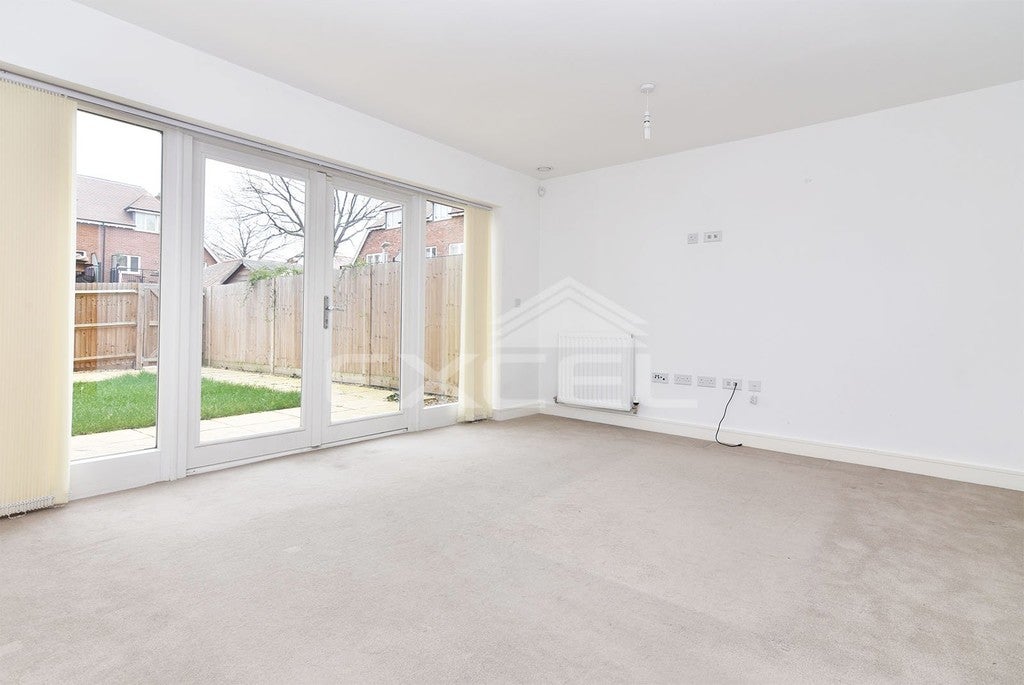 Flat Mountfield Road in Greater London