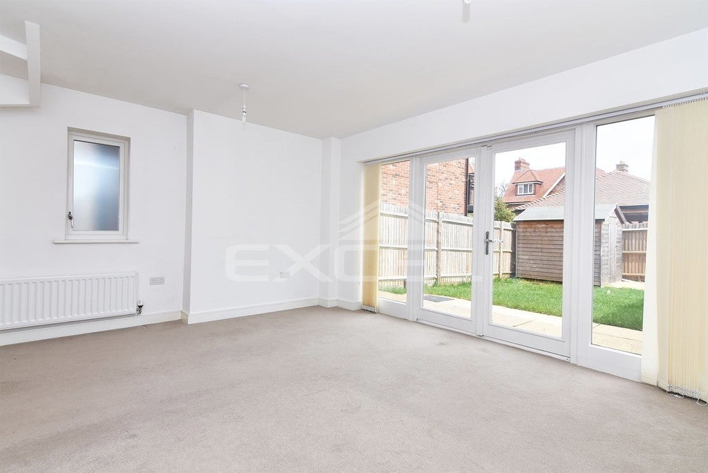 Flat Mountfield Road in Greater London