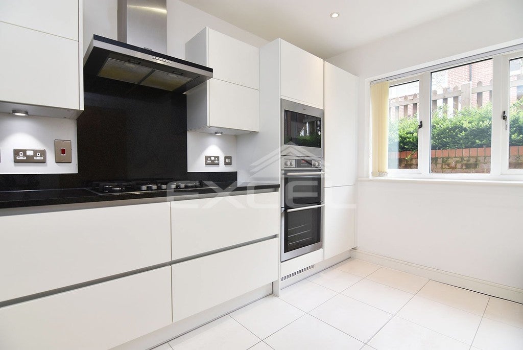 Flat Mountfield Road in Greater London