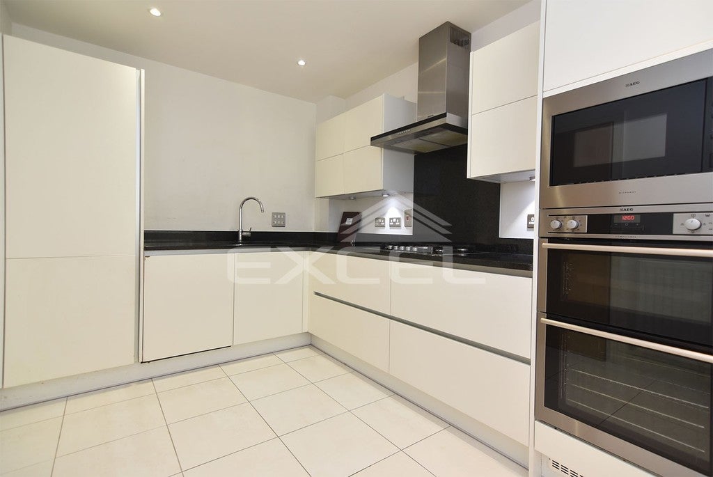 Flat Mountfield Road in Greater London