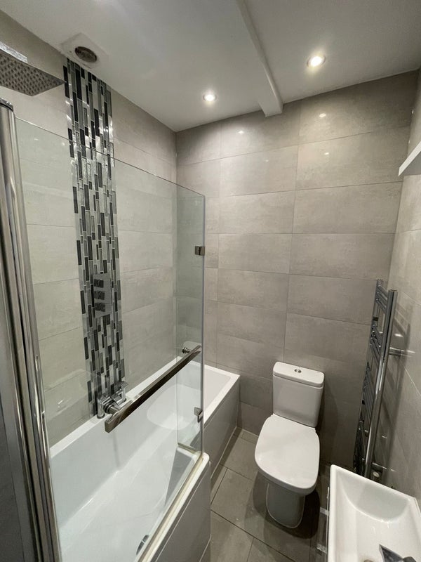 Room Powell Road in Greater London