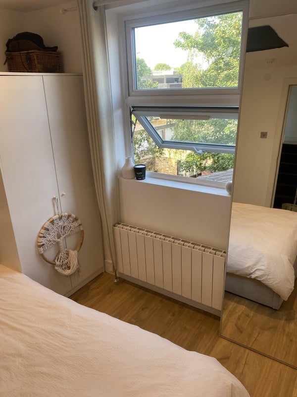Room Powell Road in Greater London