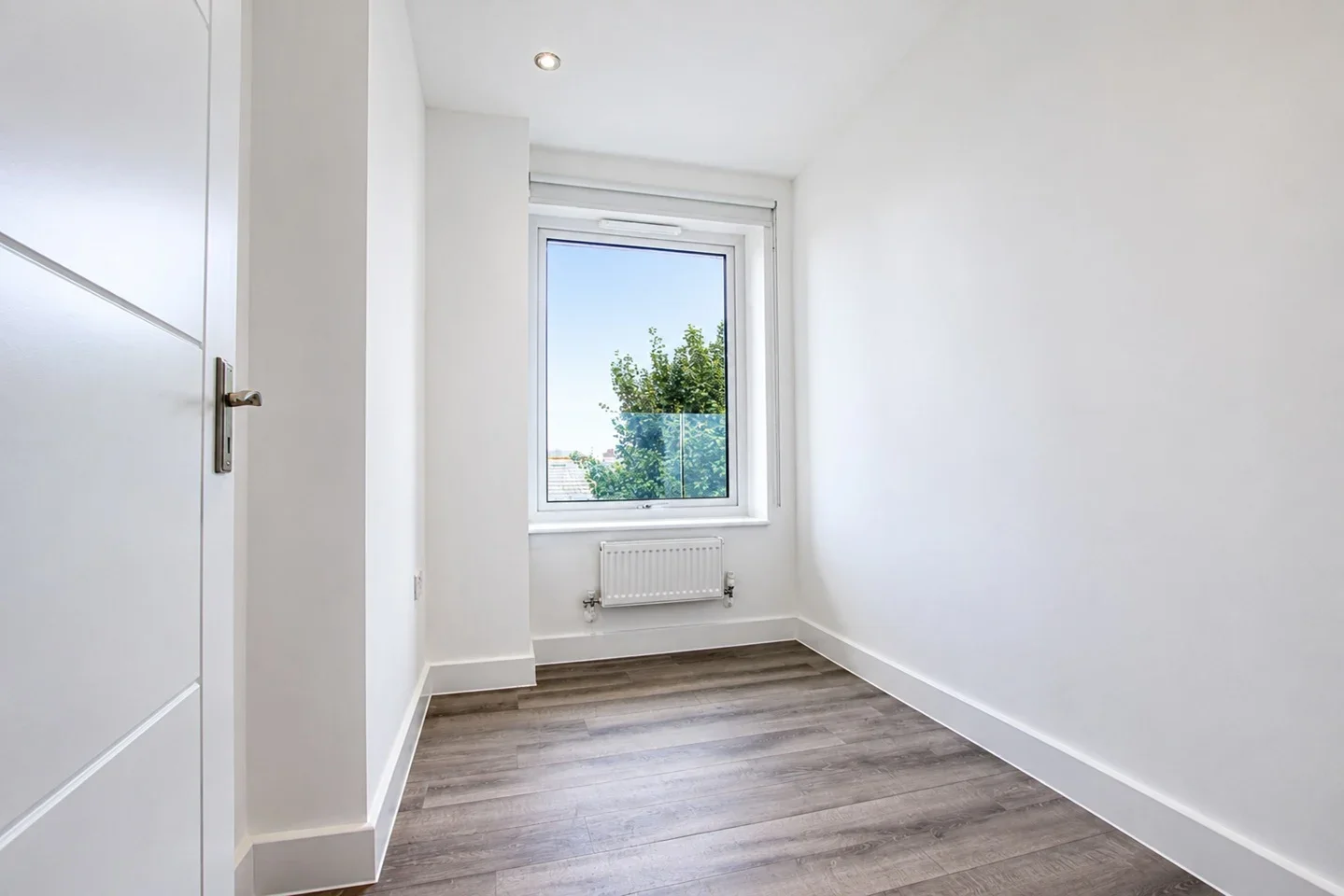 Flat Dunton Road in Greater London