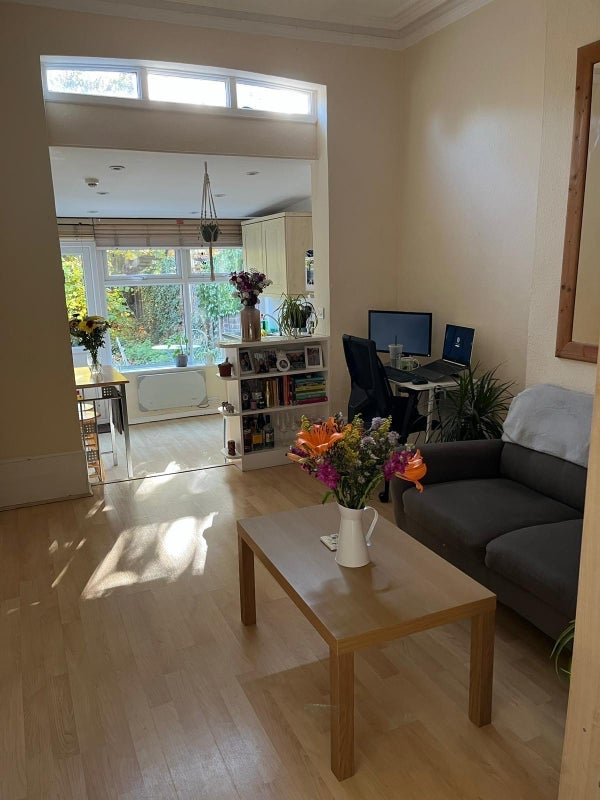 Flat Ritherdon Road in Greater London