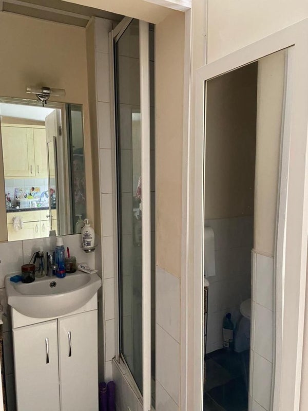 Flat Ritherdon Road in Greater London