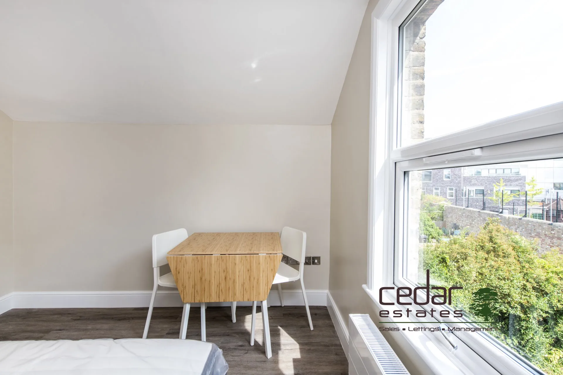 Flat Holmdale Road in Greater London
