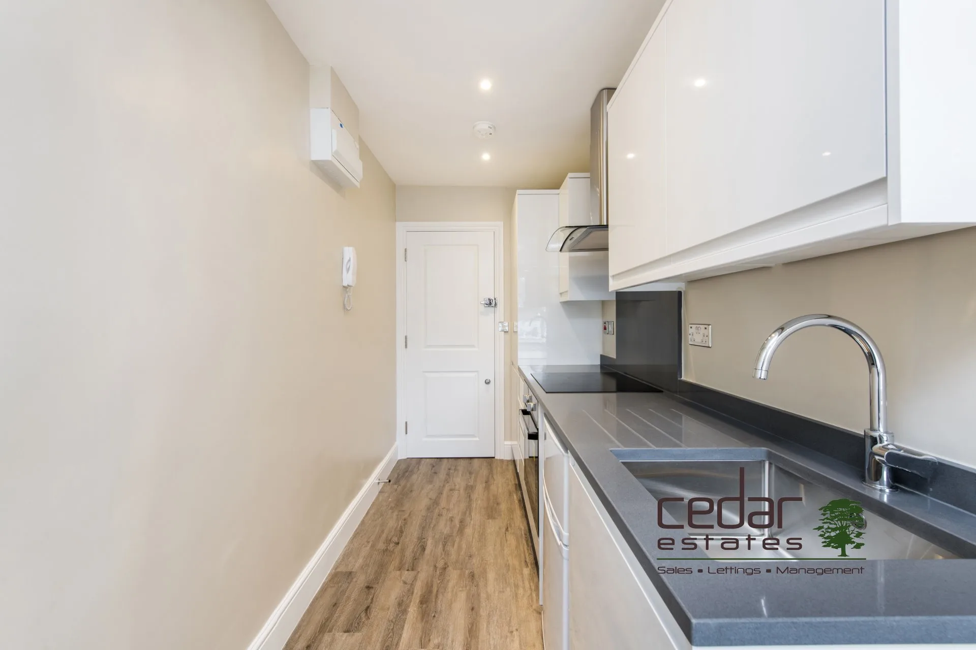 Flat Holmdale Road in Greater London