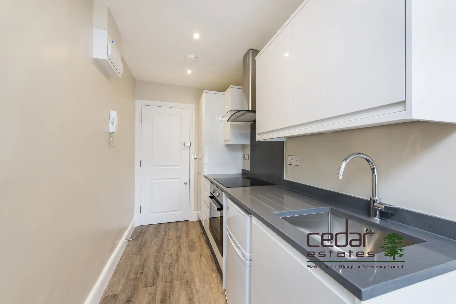 Flat Holmdale Road in Greater London