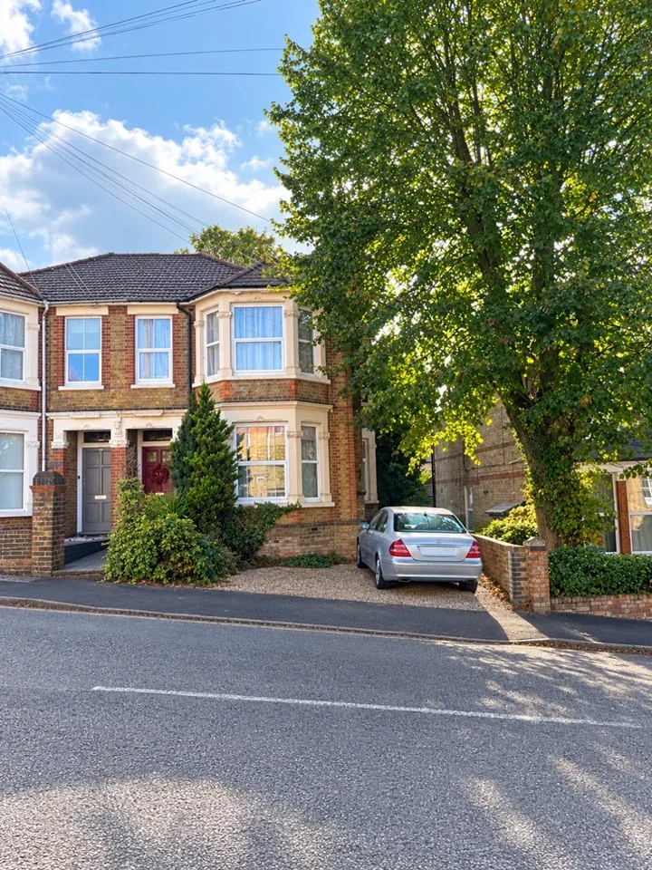 Flat Priory Road in High Wycombe