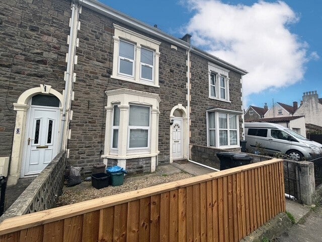House Forest Avenue in Bristol