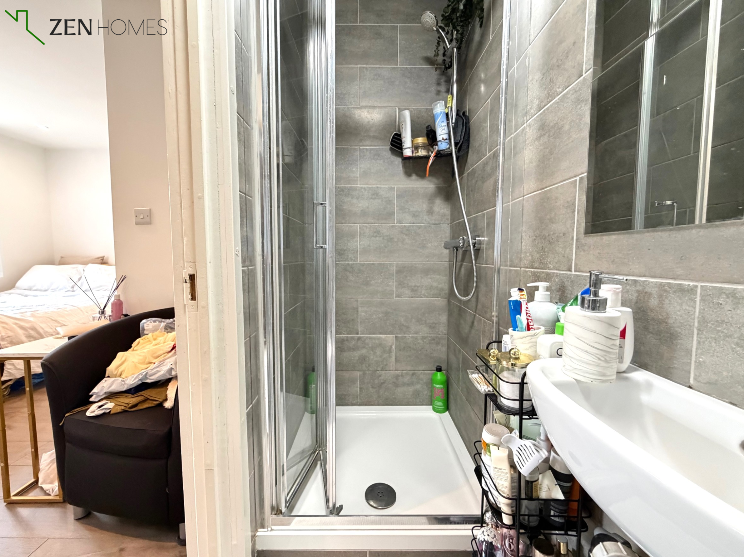 Room Balmoral Avenue in Greater London