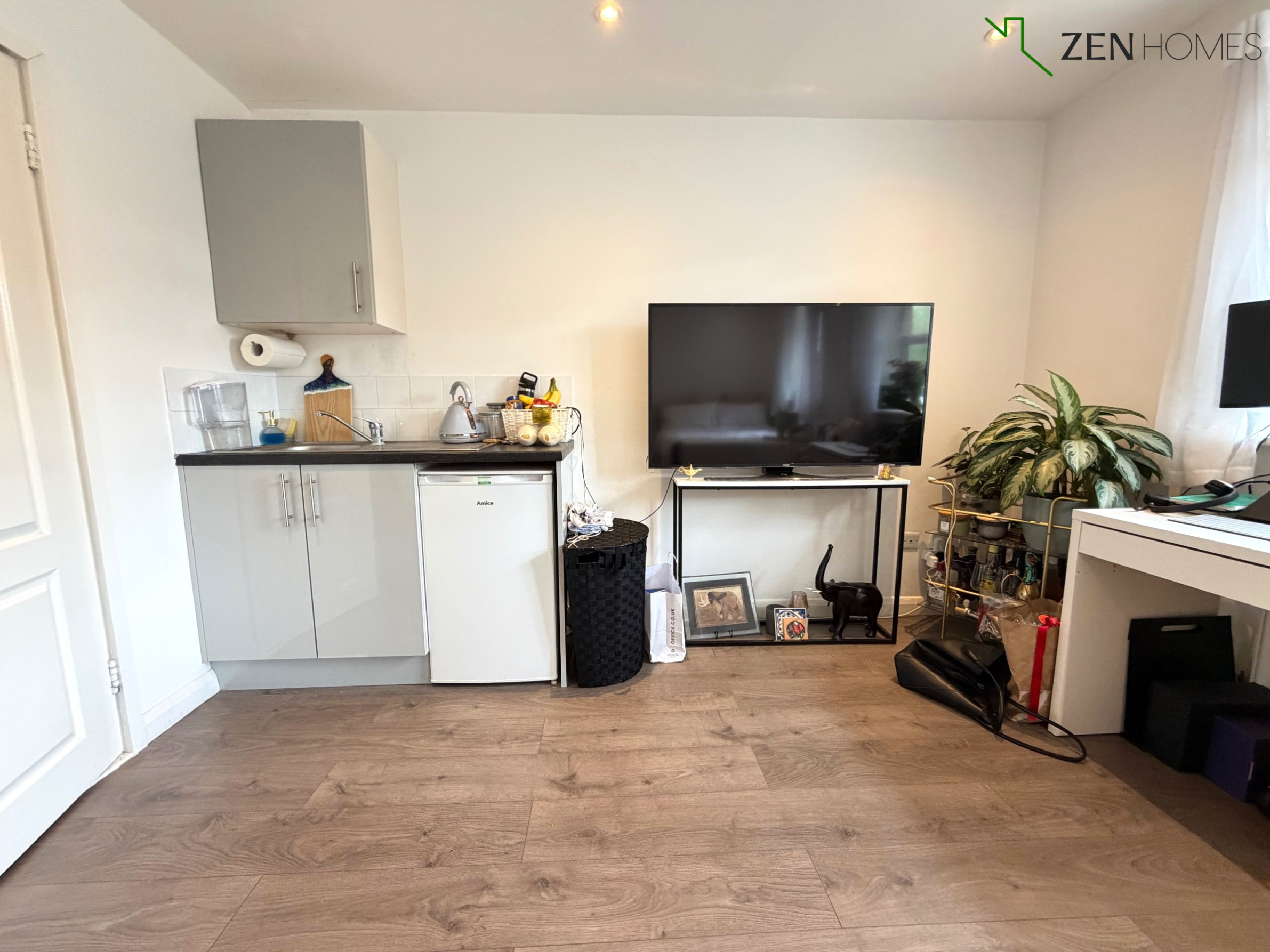 Room Balmoral Avenue in Greater London