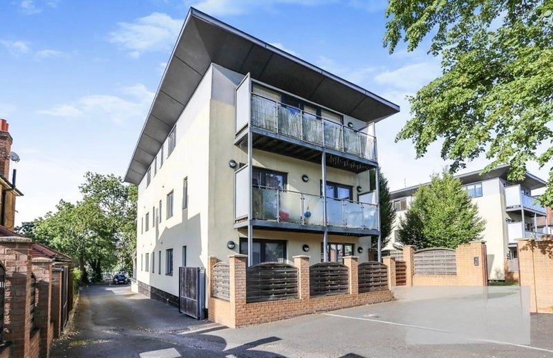 Room Sidcup Road in Greater London