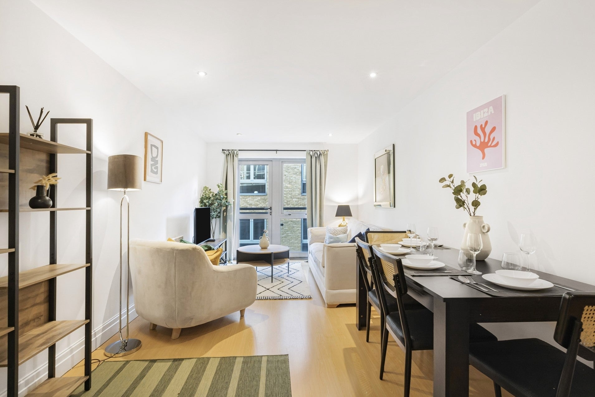 Flat Kingsland Road in Greater London