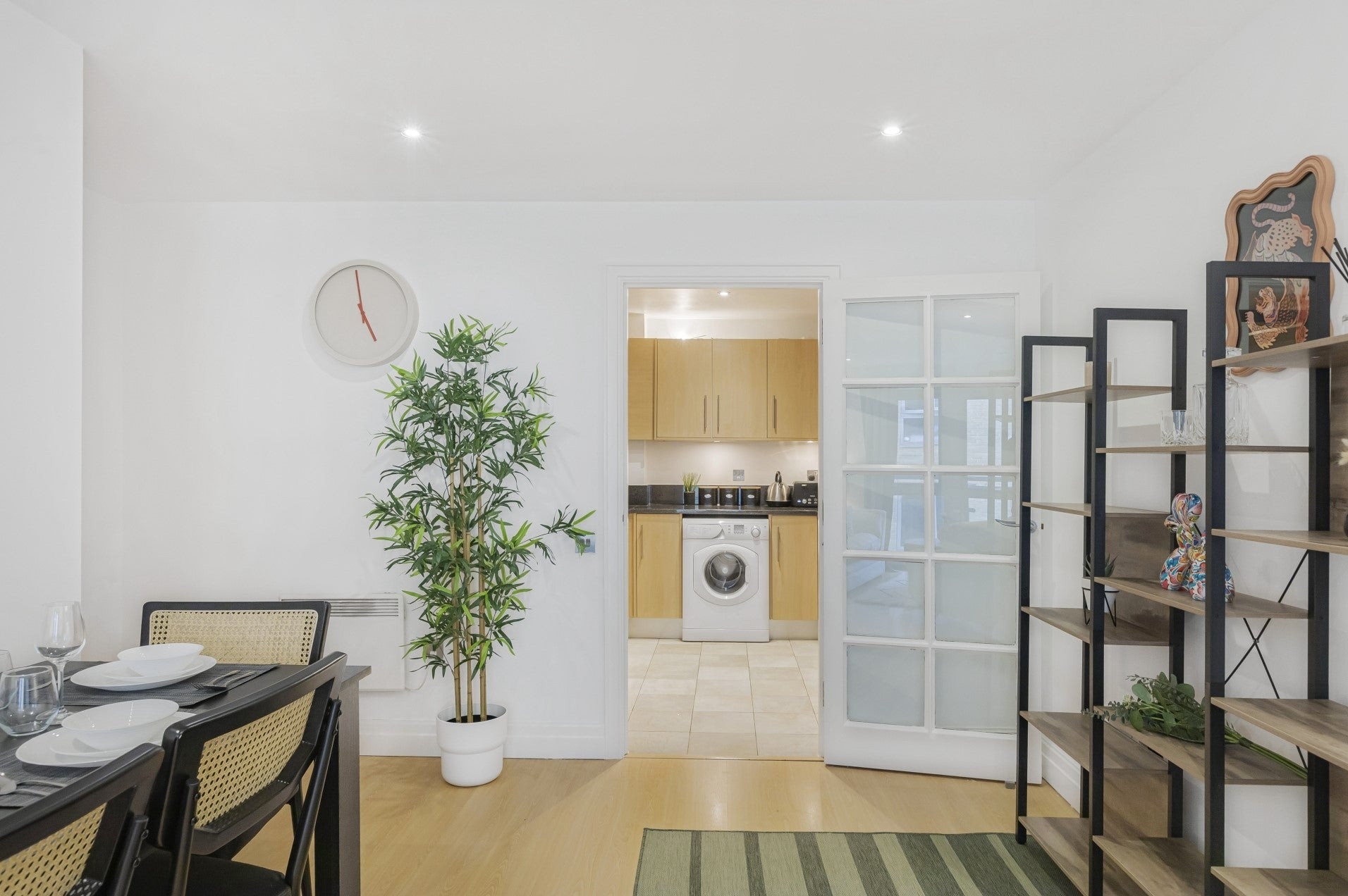 Flat Kingsland Road in Greater London