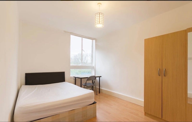 Flat Baroness Road in Greater London