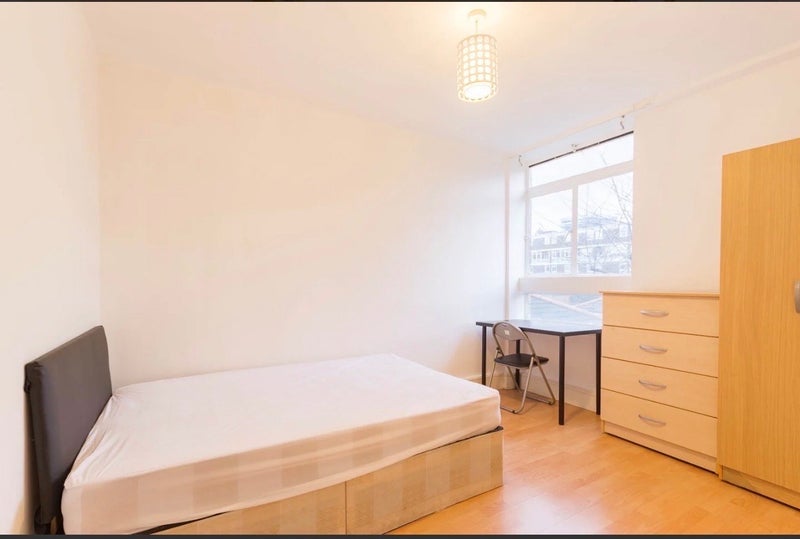 Flat Baroness Road in Greater London