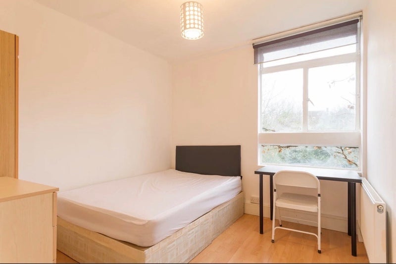 Flat Baroness Road in Greater London