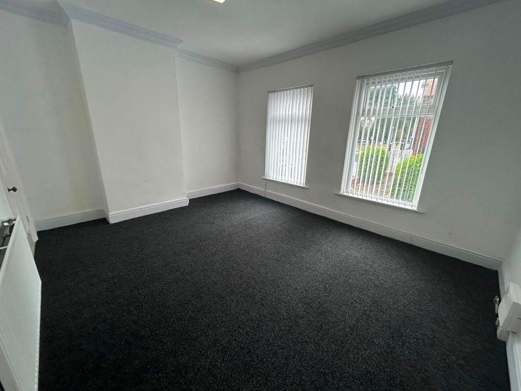 Flat Sandy Grove in Salford