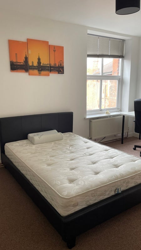 Flat Wilmslow Road in Manchester