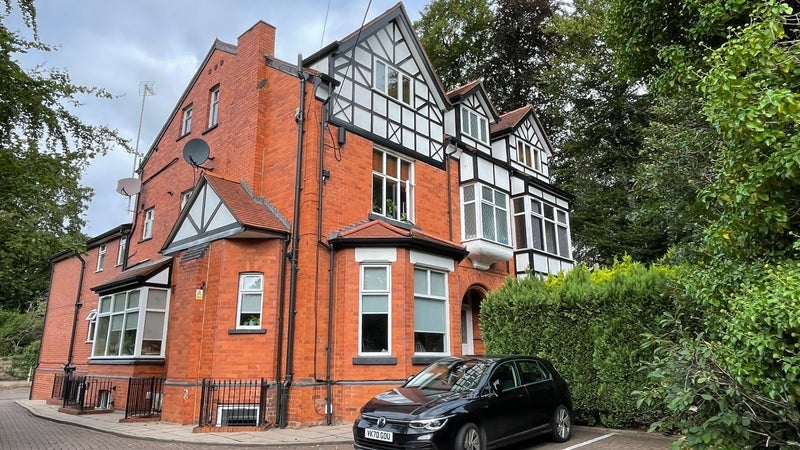 Flat Wilmslow Road in Manchester