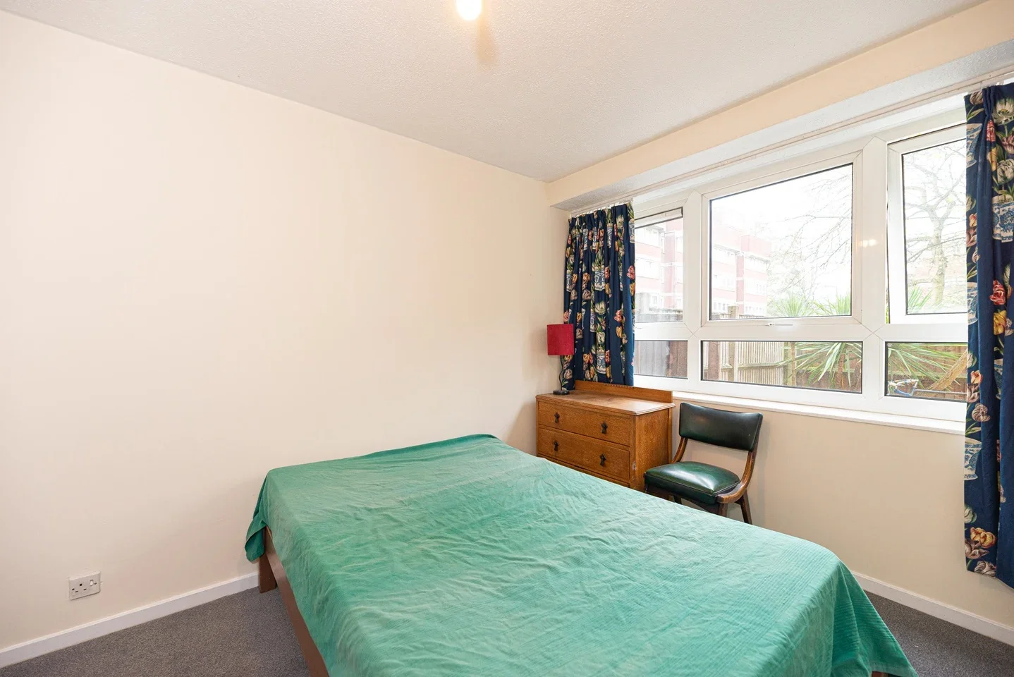 Flat Shuttleworth Road in Greater London