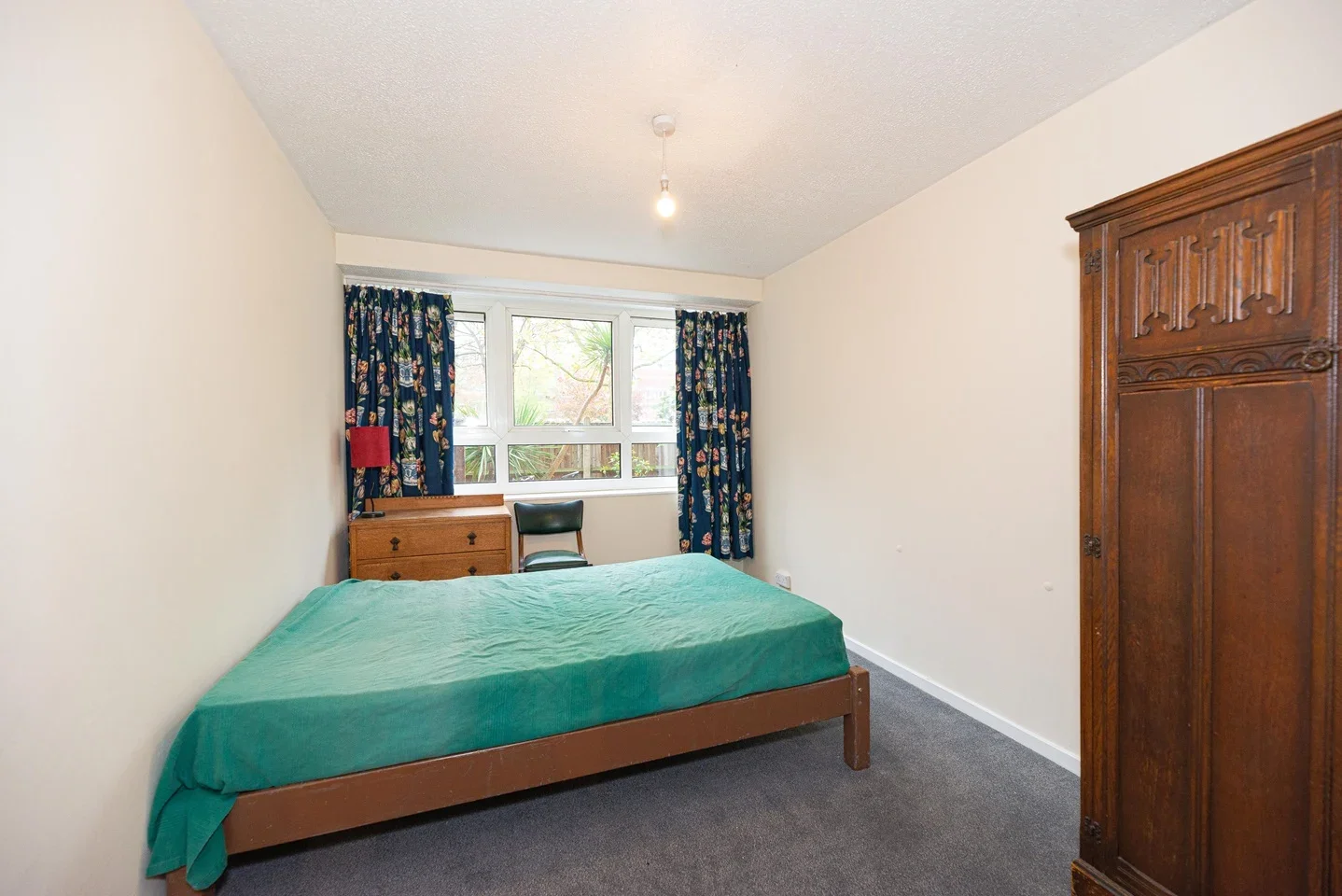 Flat Shuttleworth Road in Greater London